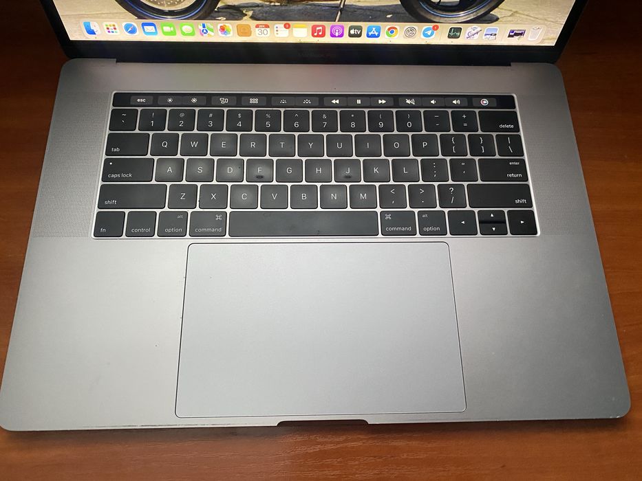 Продам MacBook Pro 15 2017