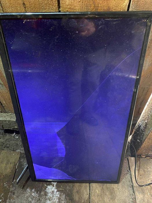 Bravis LED-32E6000