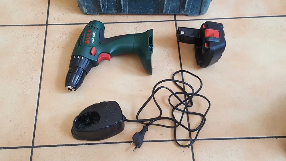 Wkrętarka Bosch PSR 1200 z ładowarką