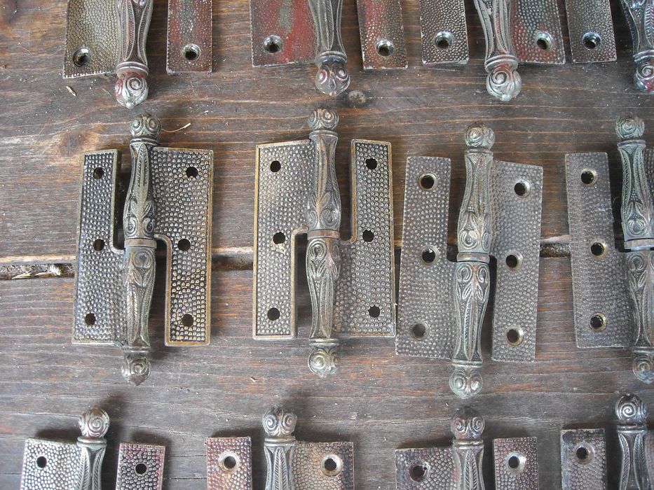 Dobradiças ferragens antigas trabalhadas para portas / janelas / etc