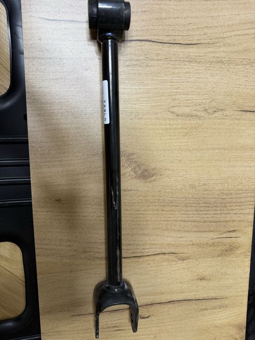 Задні Ричаги підвіски(+1 передній) оригінальні для Tesla Model Y / 3