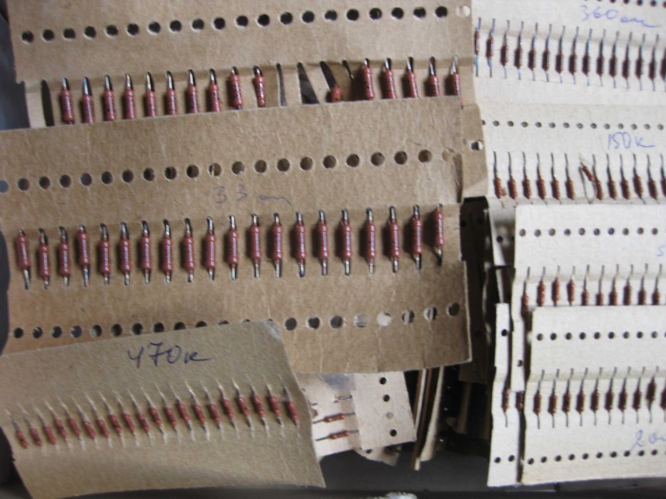 Резисторы МЛТ-0.125 ,0,5 новые 1400 шт. свыше 80 номиналов по 15-20 шт