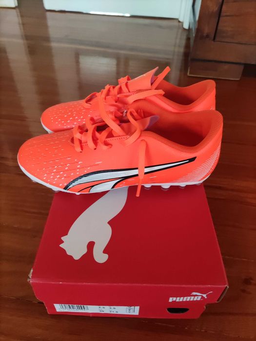 Tênis Puma Novos com pitons/chuteiras tamanho 35