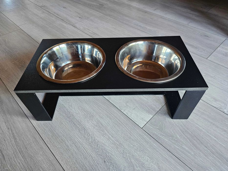 Spraw Swojemu Psu Radość: Trwały Stojak na Miski ze Stali i Pleksi!