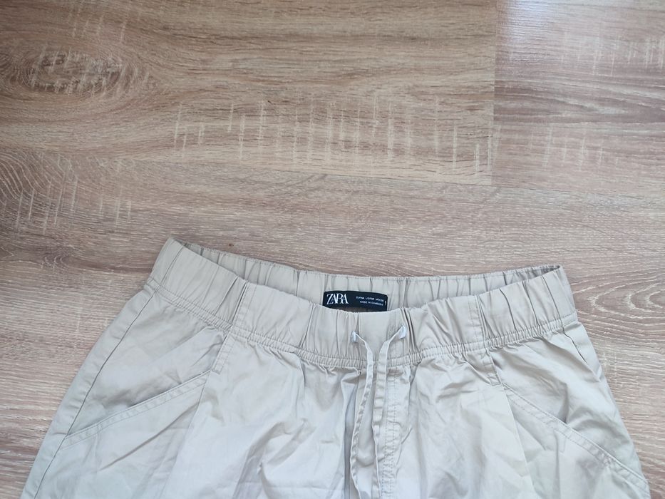 Spodnie Zara z szerokimi nogawkami