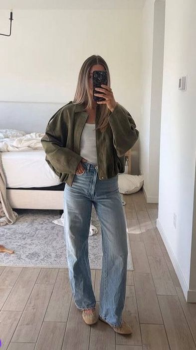 Бомбер в стилі відомого бренду