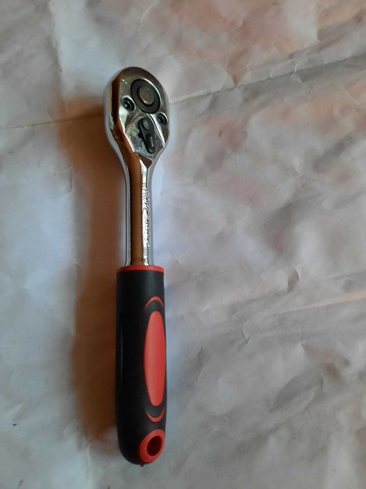 Ключ  трещетка  1\4    кусачики напильники