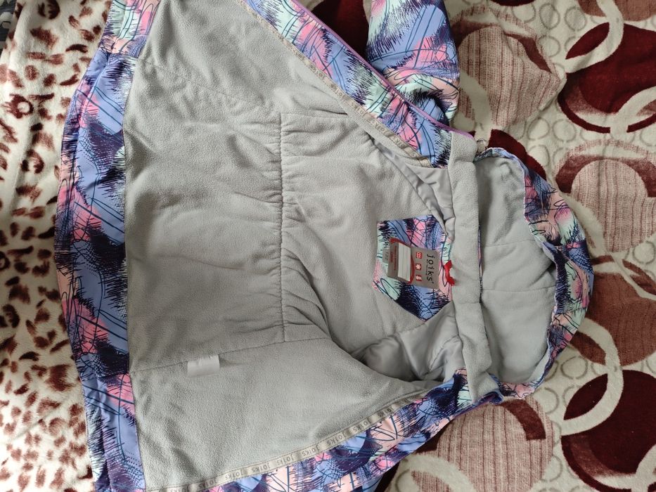 Продам демісезонну куртку Joiks