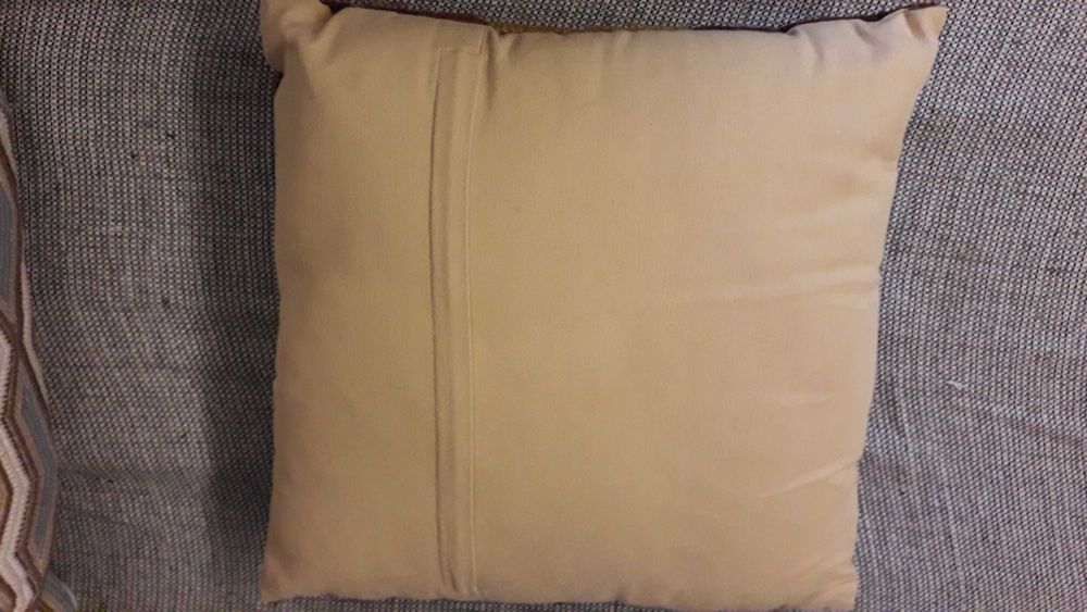 Almofada com quadrados em lã