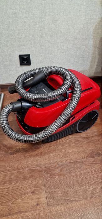 Пилосос миючий з аквафільтром Bosch BWD421PET