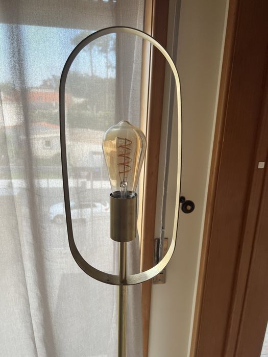 Candeeiro de pé homa dourado