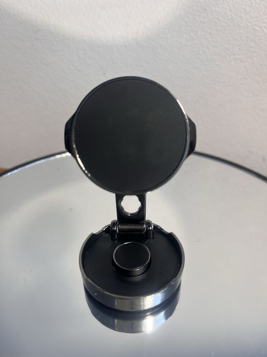 Magnetyczny uchwyt samochodowy na telefon – składany 720°