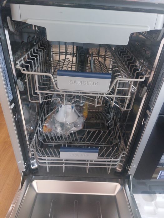 Вбудована посудомийна машина Samsung DW50R4070BB / WT