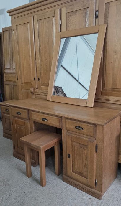 Łóżko, szafa, toaletka, sypialnia dębowa