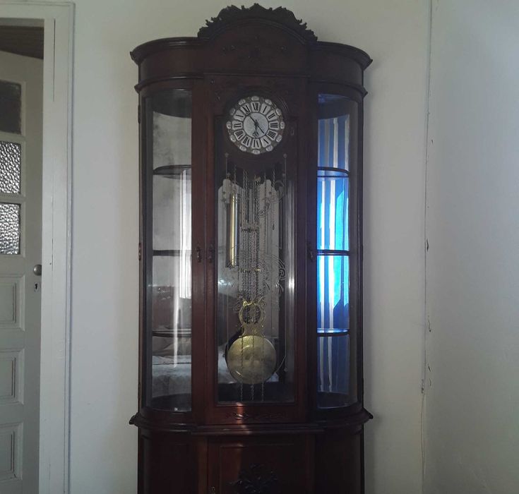 Vendo Relogio Antigo de sala. Com pendulo. E ON take MiniBar.