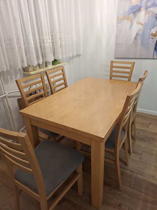 Krzesła i stół kuchenny