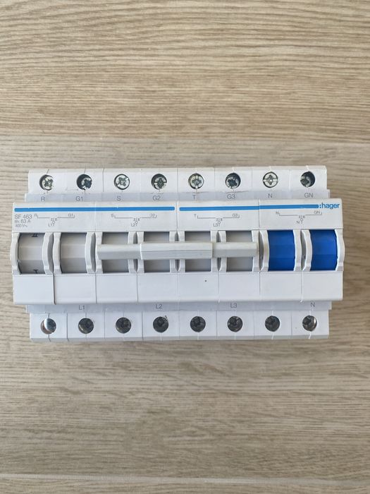 SF463 Hager, перемикач введення резерву. I-0-II трипозиційний 3P+N