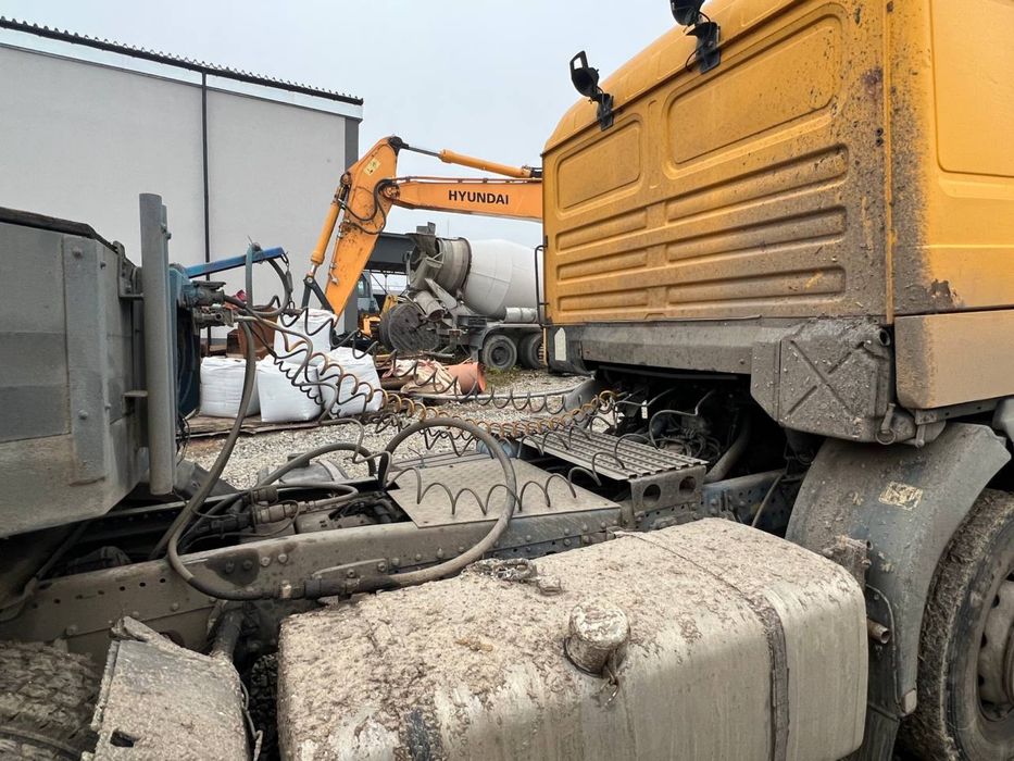 Трал 40 тон з головкою ман 6*4