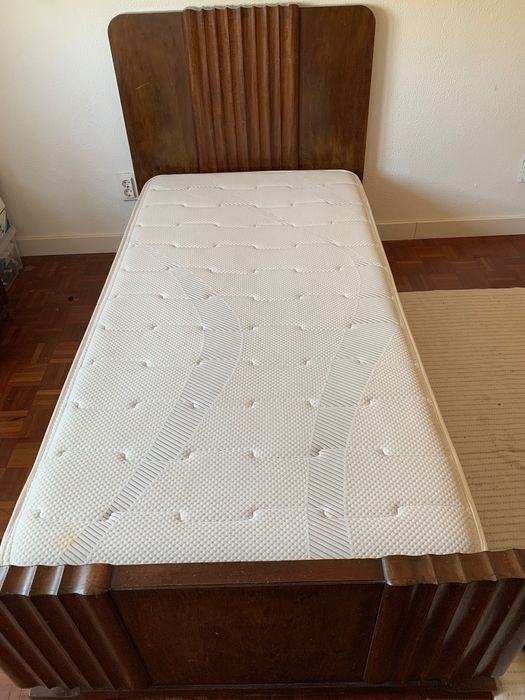 Cama solteiro Art Deco com colchão Pikolin