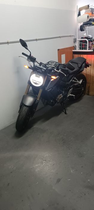 Selling Honda CB 650R, nearly new