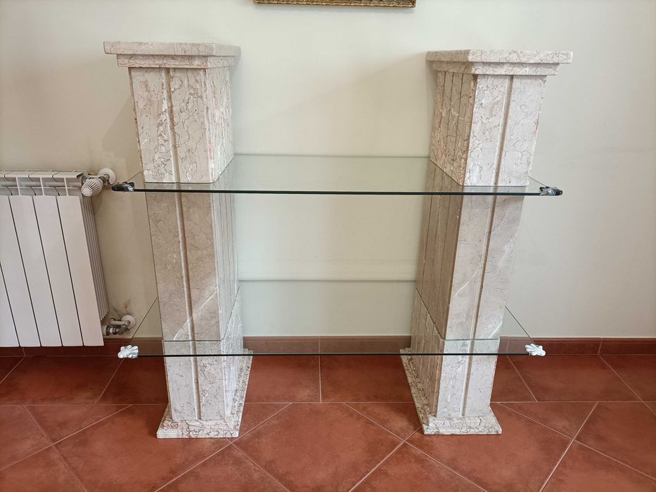 Estante em mármore e vidro