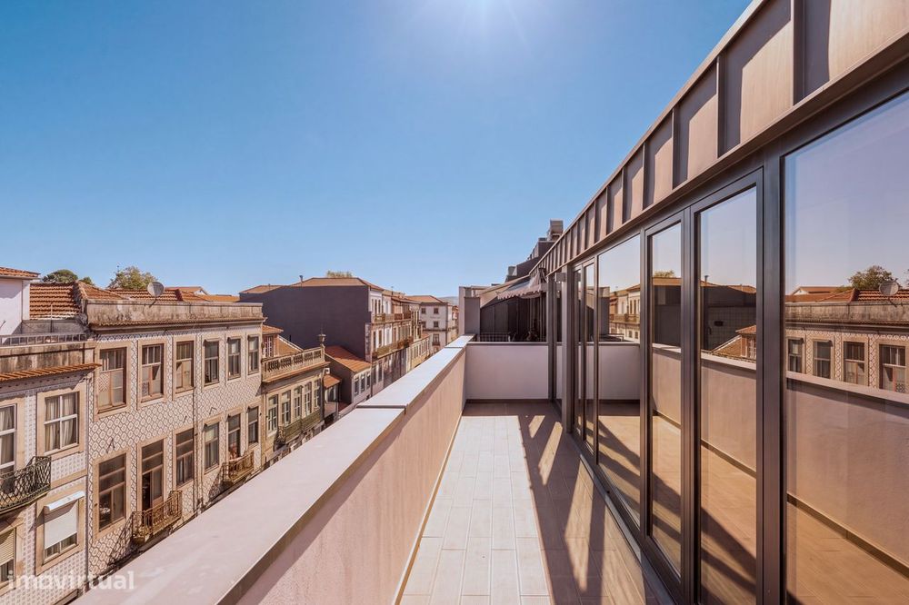 T2+1 moderno com varanda, elevador e ar condicionado