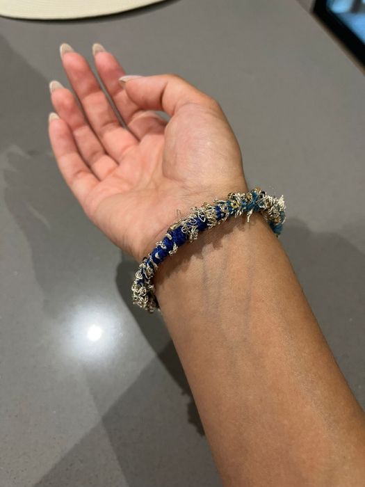 pulseira nova artesanal de marca portuguesa em tons azuis