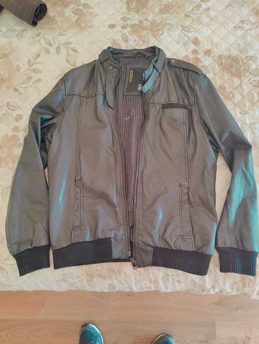 Casaco Jack & Jones de couro genuíno tam. L em bom estado