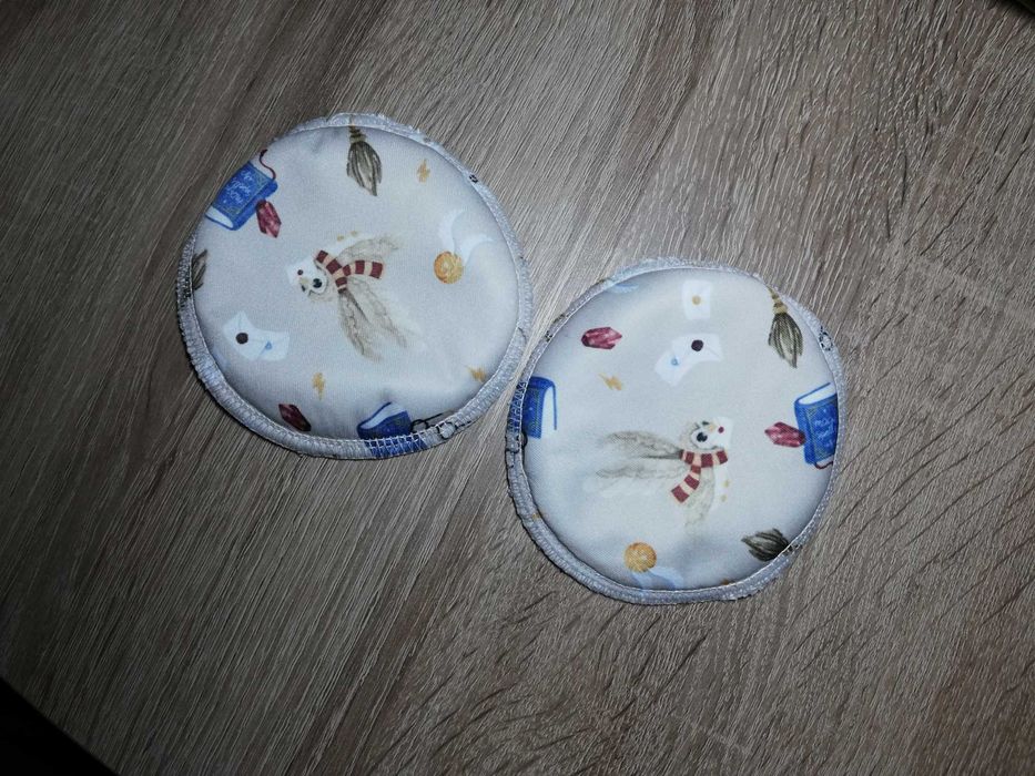 Beżowy Harry - nowe profilowane wielorazowe wkładki laktacyjne prezent