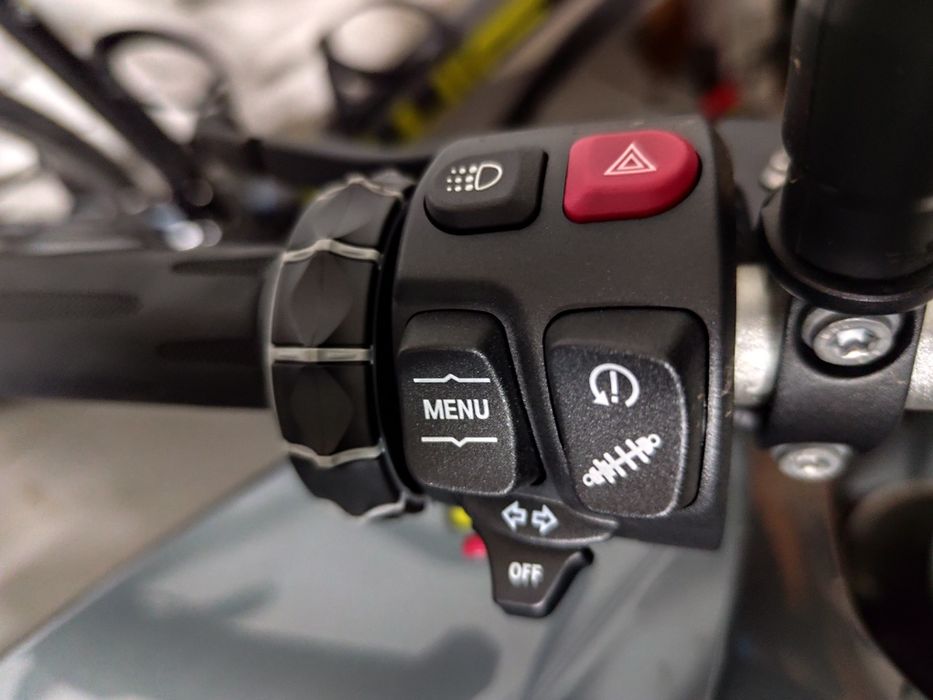 BMW F900R - Dynamic ESA