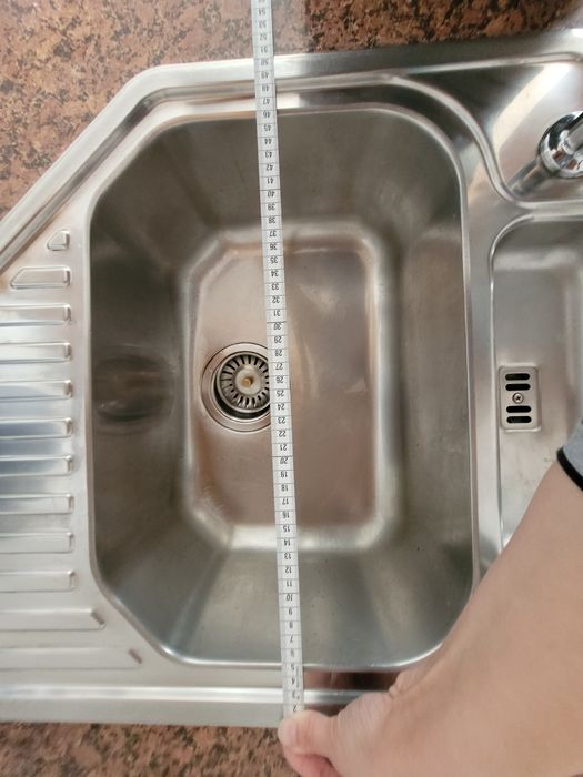 Zlew z wyciąganą baterią