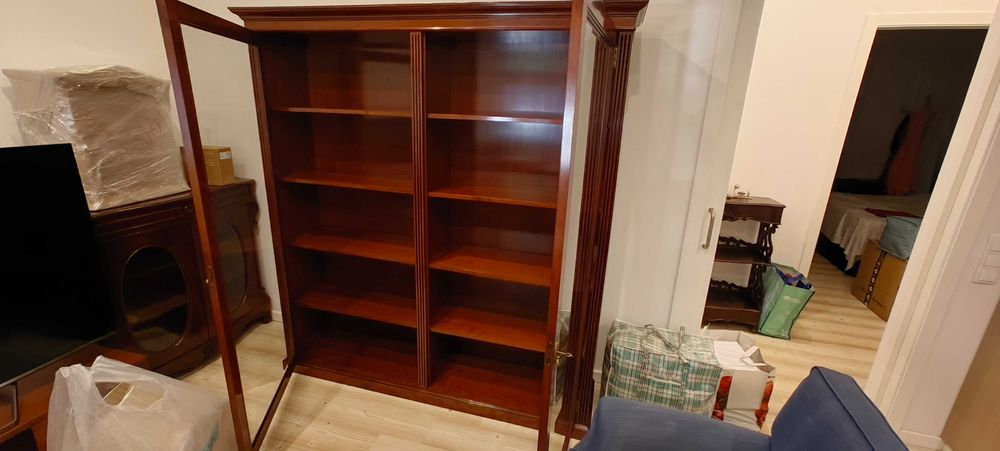 Estante vitoriana em cerejeira