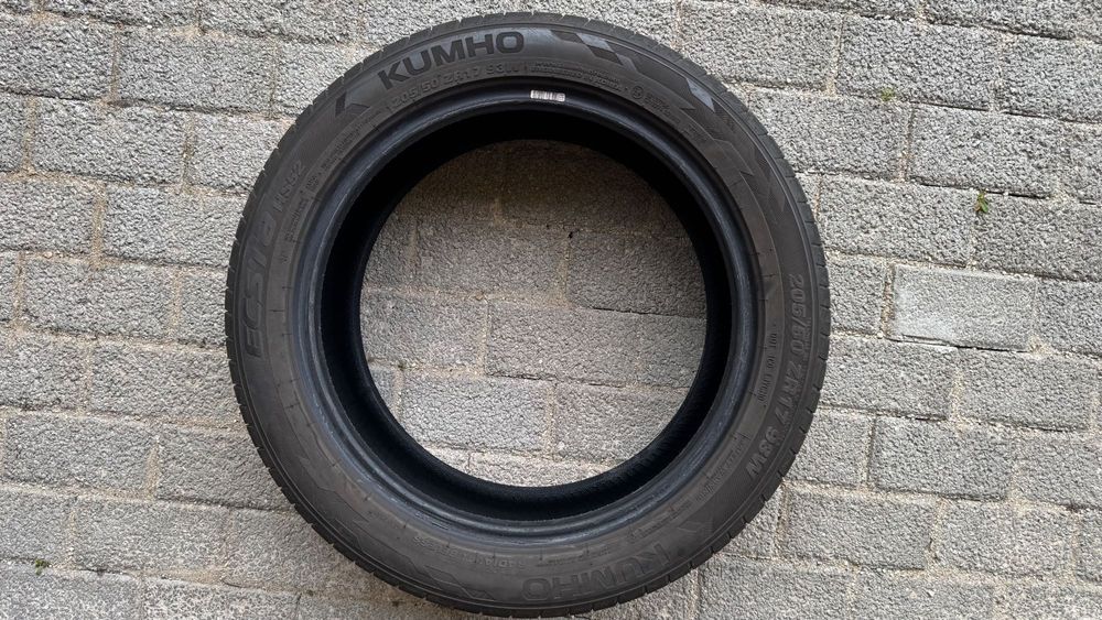 Pneu kumho ecsta hs52 205/50 zr17 93w – excelente estado