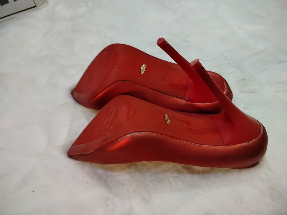 Szpilki czerwone satynowe Vices 36 roz.