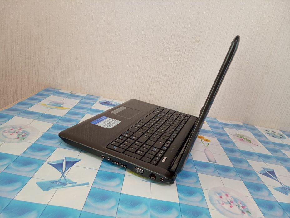 Хороший Ноутбук Asus 2 ядра 15.6'HD' 250 Гб Wi Fi 2 Гб ОЗУ Intel Идеал