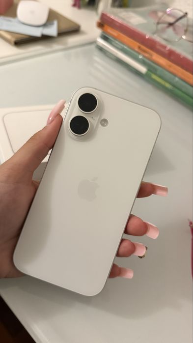 iPhone 16 128GB.