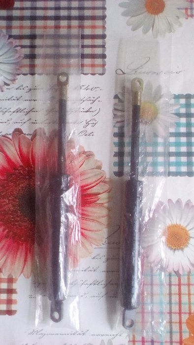 Стойка на капот.