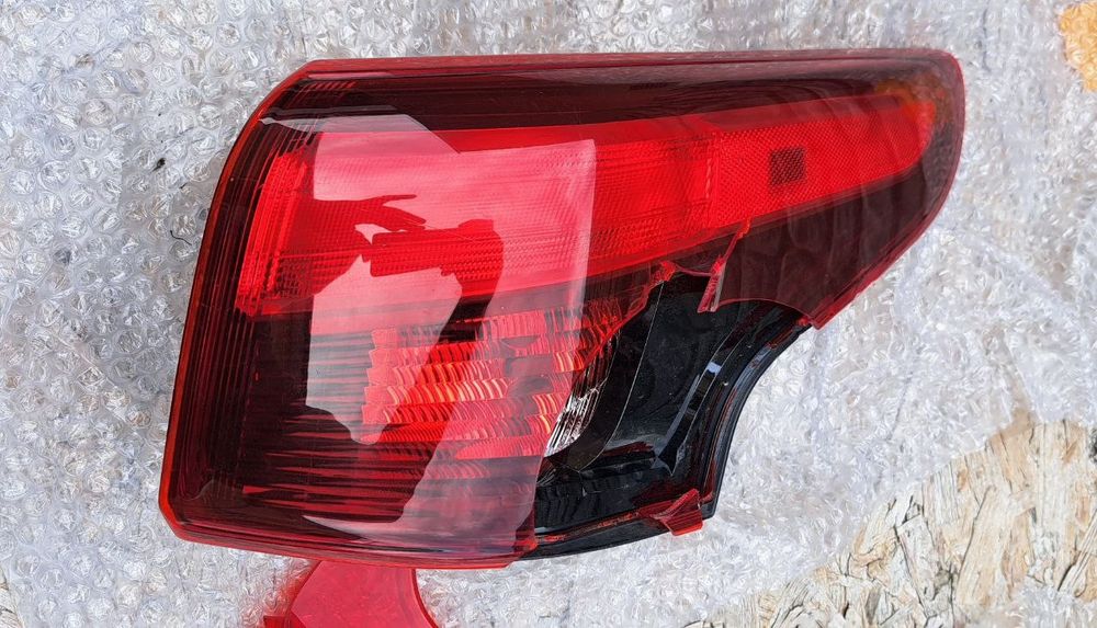 Задній правий ліхтар Nissan Rogue Sport 2018