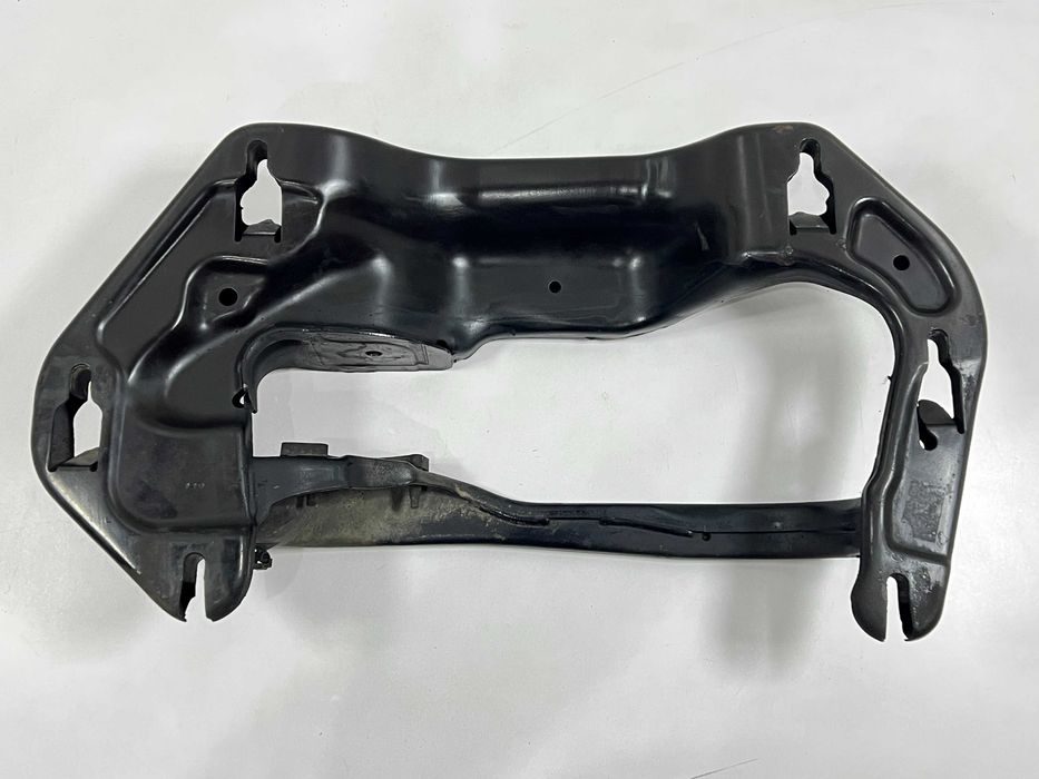 Траверса АКПП BMW X5 E70 F15 X6 E71 F16 кронштейн коробки передач БМВ