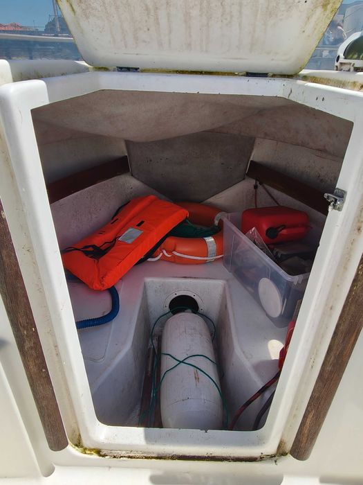 Barco Semi-Cabinado Beneteau Antares 450