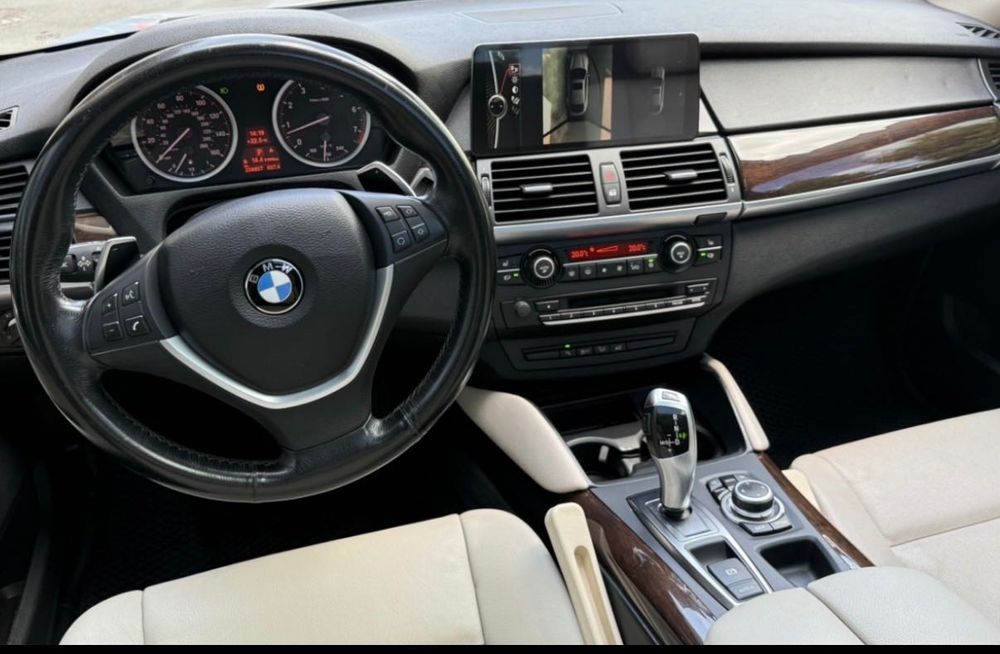 Автомобіль bmw x6 2012