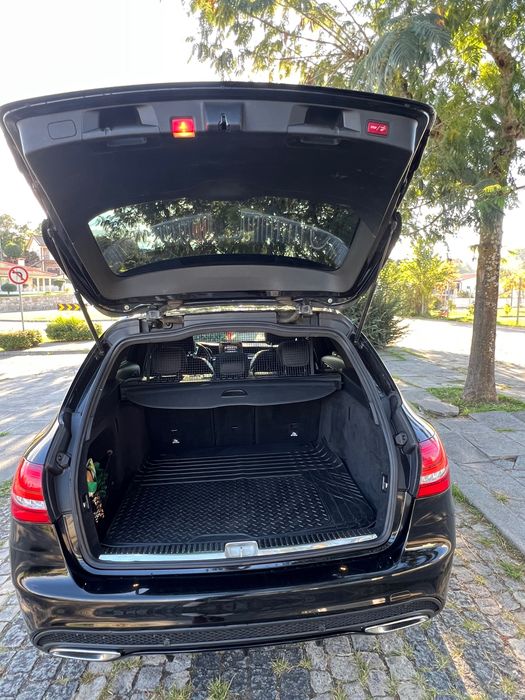 Mercedes C AMG- com teto duplo de abrir