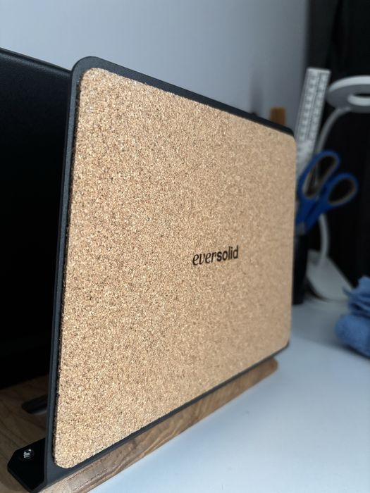 Підставка під запʼясття і підставка для ноутбука/планшета