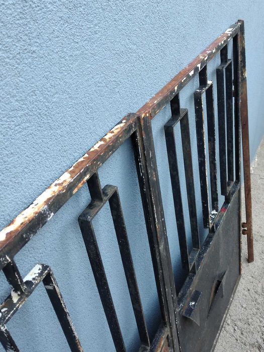 Portão pequeno em ferro