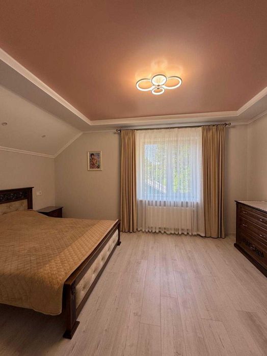 2-х поверховий будинок з ремонтом в с. Нижнів