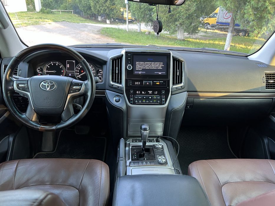 Продається Toyota Land Cruiser 200 2020 рік