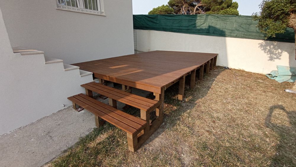 Decks, pérgolas, mobiliário exterior, relva natural e sintética