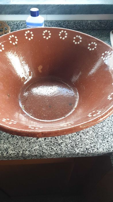 Alguidar de cerâmica em muito bom estado.