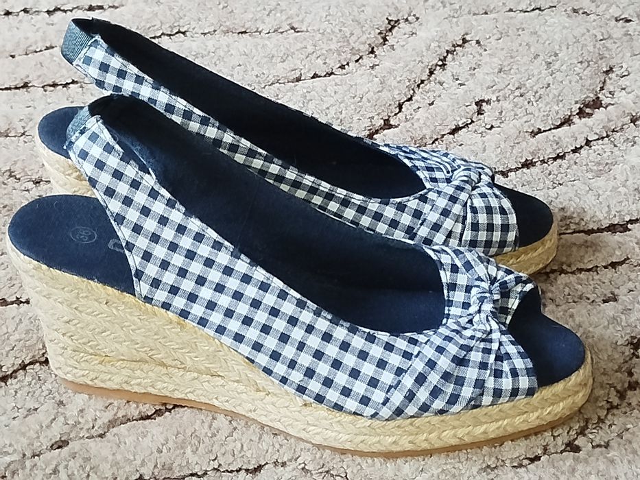 Nowe buty na koturnie