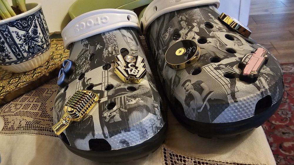 Przypinki crocs  Elvis